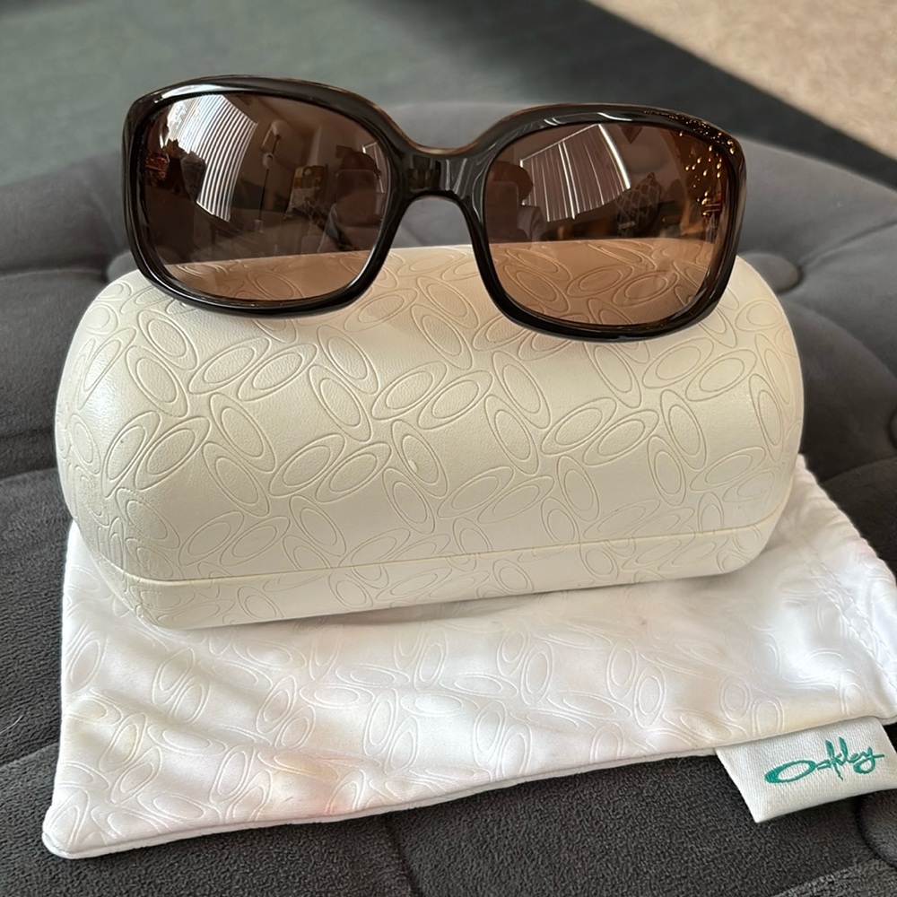 Women’s Oakley sunglasses 😎 ☀️